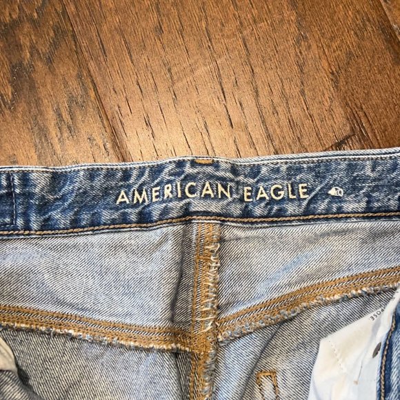 American Eagle light wash baggy ripped jeans, size 4 short - Picture 6 of 11